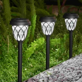 Solar garden lamp